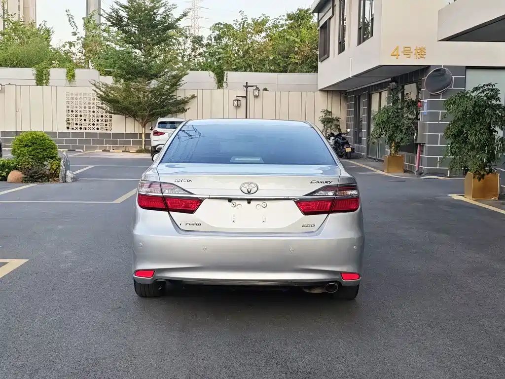 Toyota Camry 2016 — фото 5