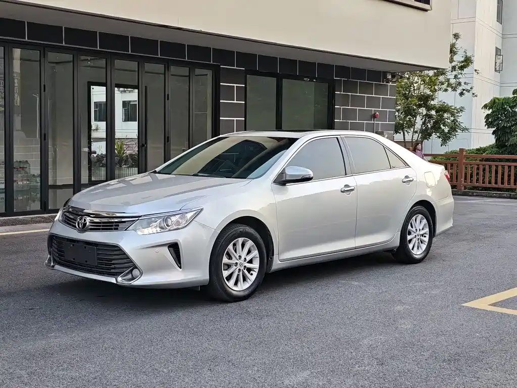 Toyota Camry 2016 — фото 1