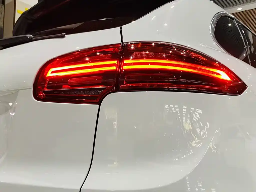 Porsche Cayenne 2016 — фото 15