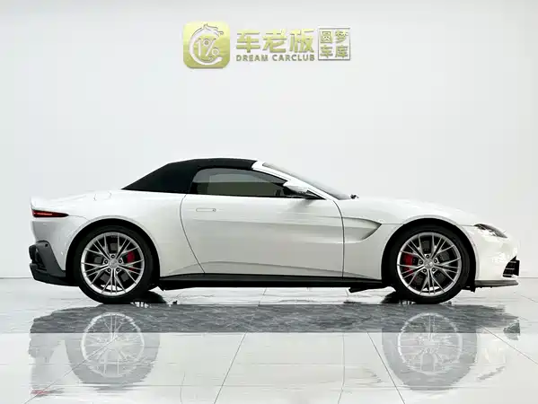 Aston Martin V8 Vantage 2022