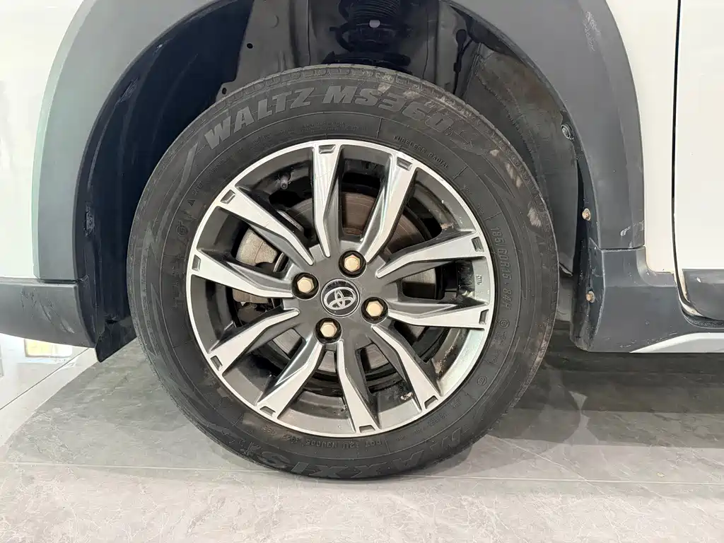 Toyota Yaris L 2022 — фото 11