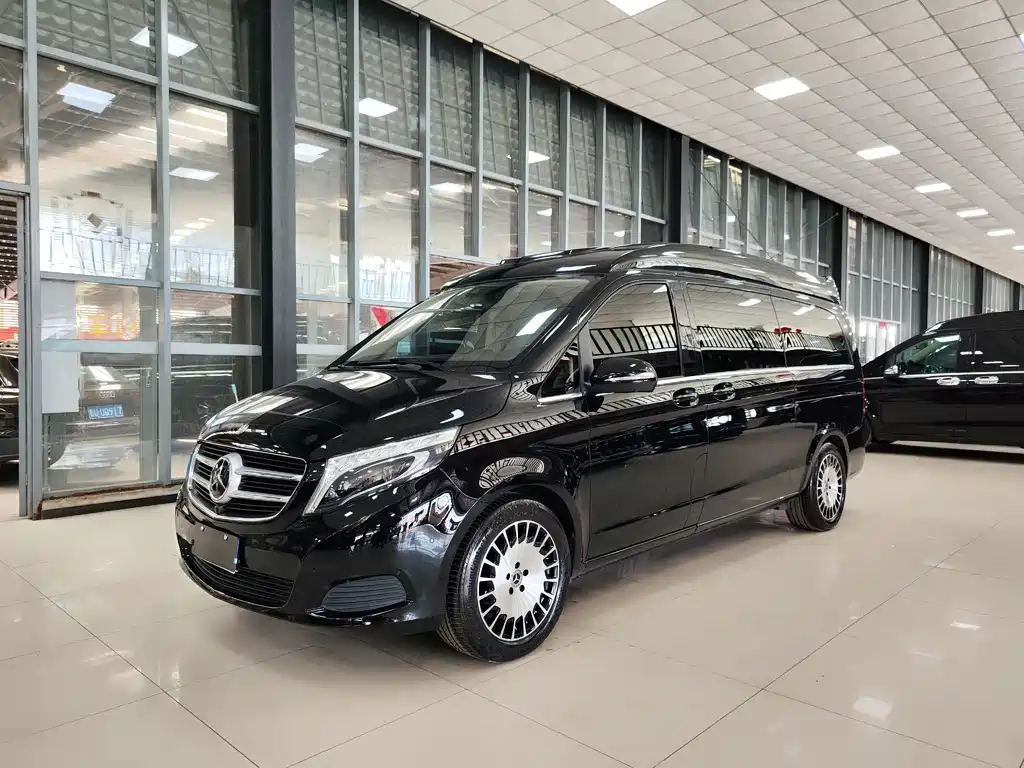 Mercedes-Benz V-Class 2020 — фото 1