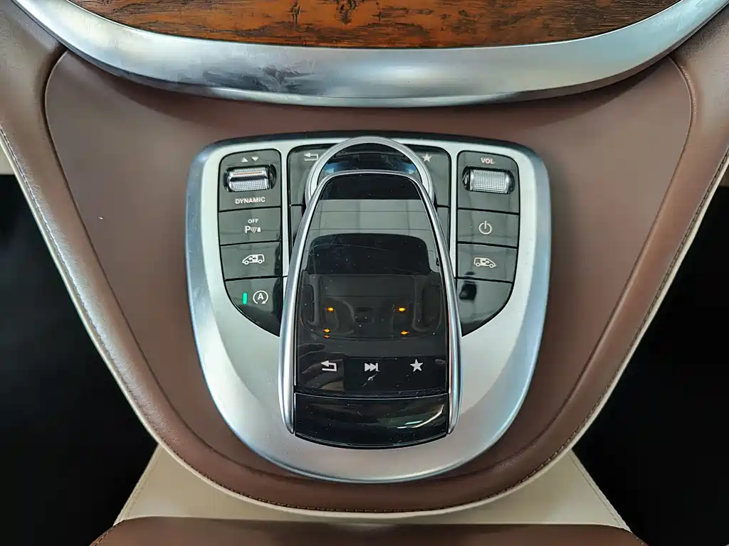 Mercedes-Benz V-Class 2020 — фото 16