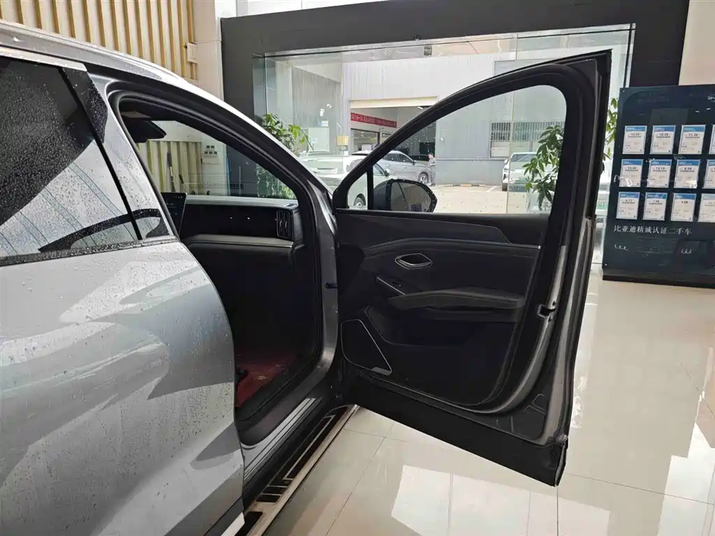 BYD L DM-i 2025 — фото 13