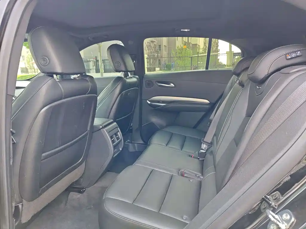 Cadillac XT4 2022 — фото 10