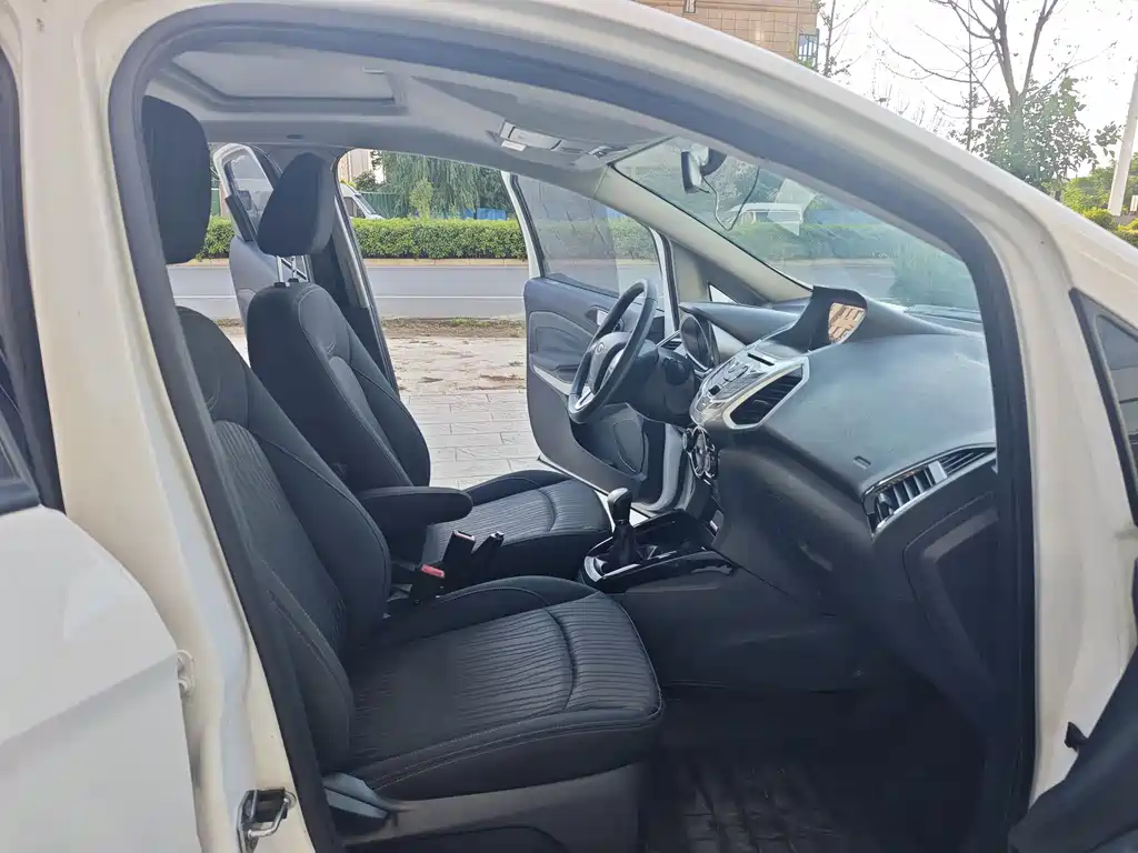 Ford Ecosport 2016 — фото 13