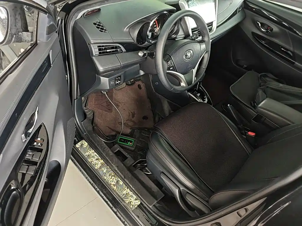 Toyota Yaris L 2021 — фото 16
