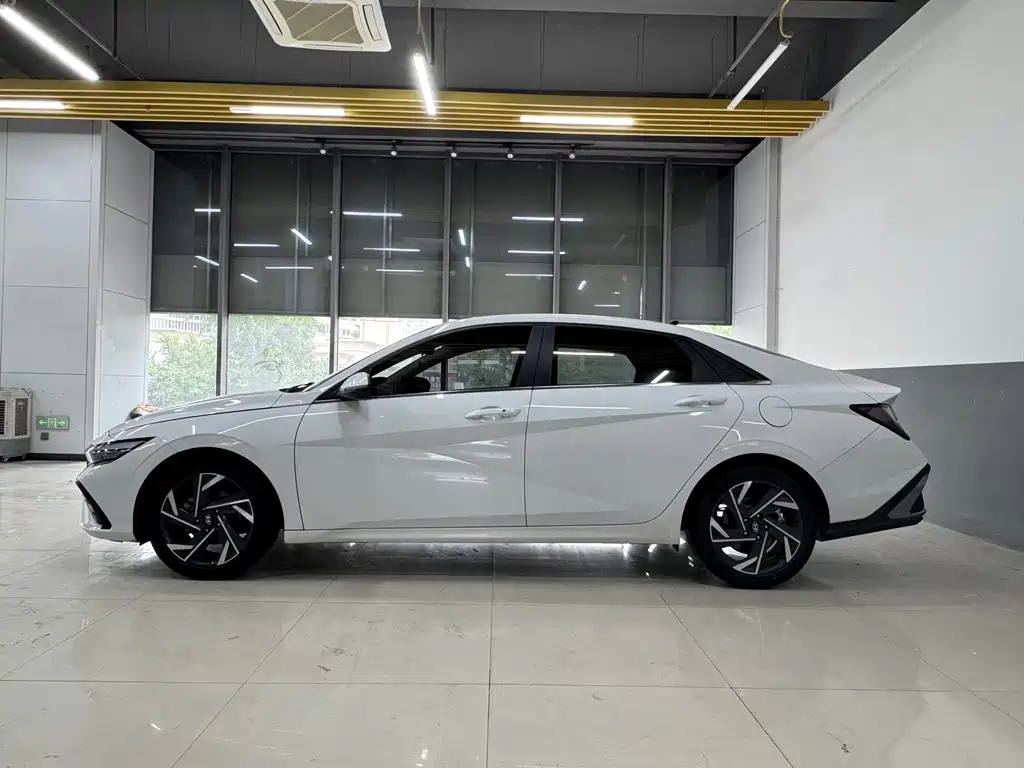 Hyundai Elantra 2023