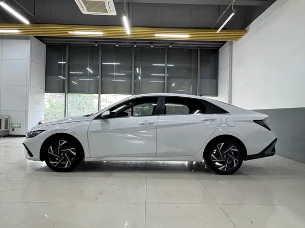 Hyundai Elantra 2023