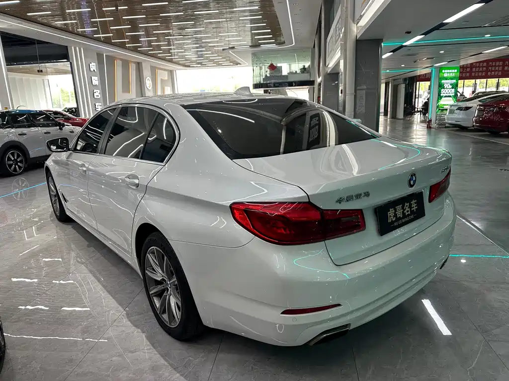 BMW 5 Series 2018 — фото 6