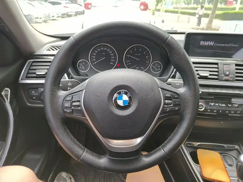 BMW 3 Series 2017 — фото 11