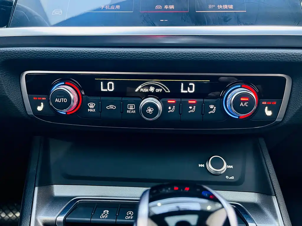 Audi Q3 2020 — фото 11