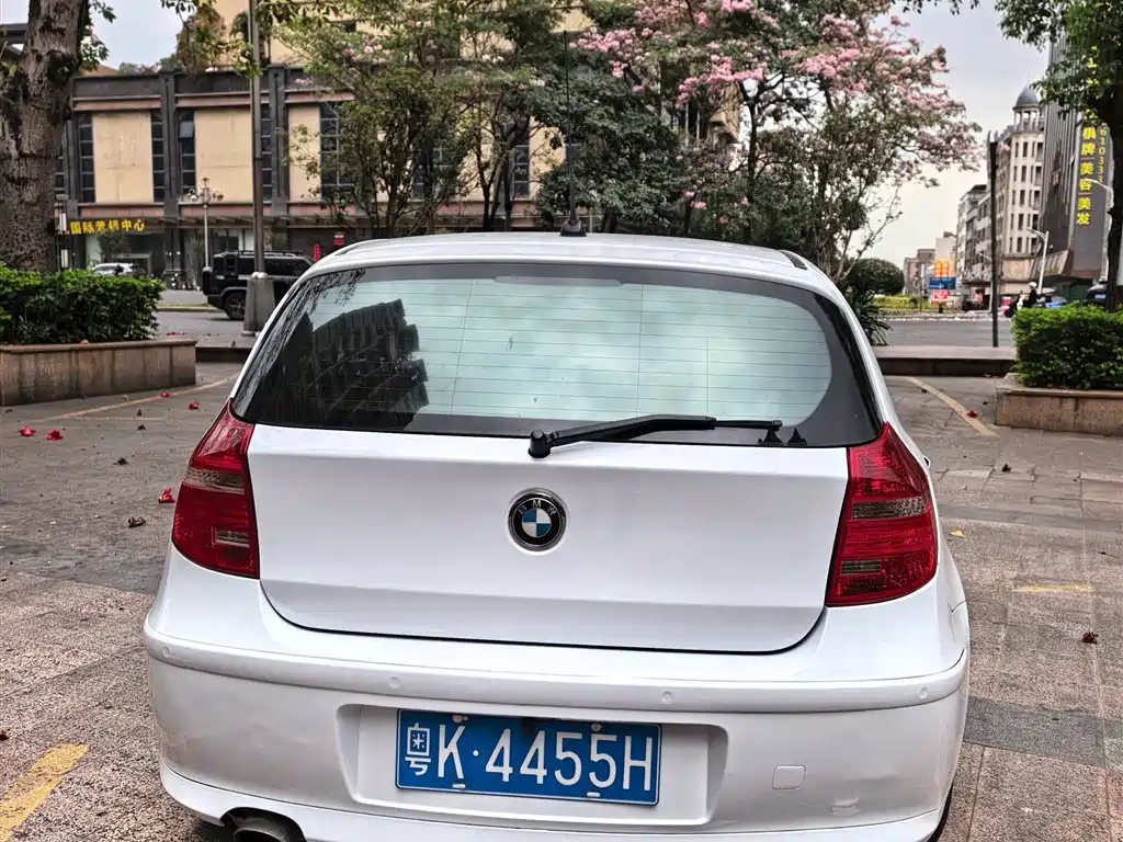 BMW 1 Series 2011 — фото 10
