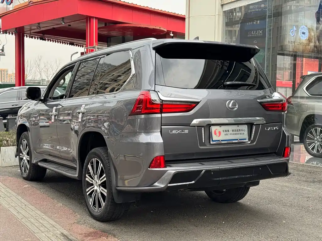 Lexus LX 2018 — фото 23