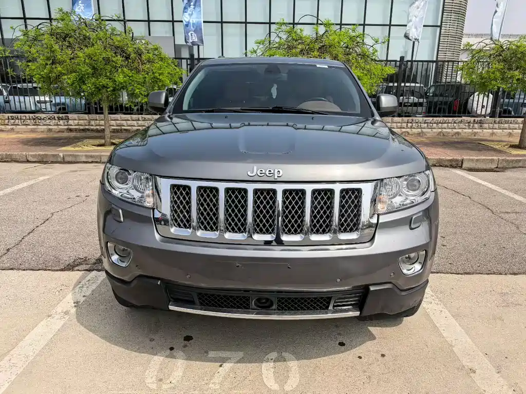 Jeep Grand Cherokee 2013 — фото 2