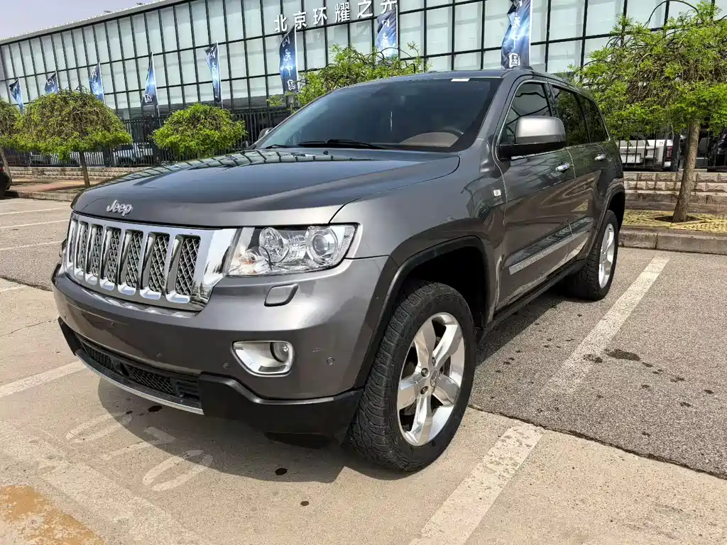 Jeep Grand Cherokee 2013 — фото 1