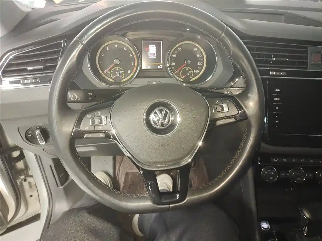 Volkswagen Tiguan L 2020 — фото 11