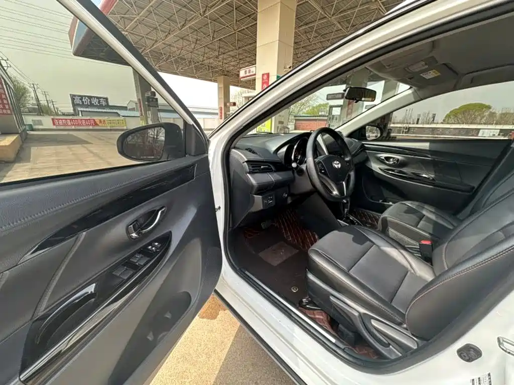 Toyota Yaris L 2022