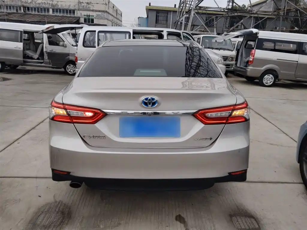 Toyota Camry 2021 — фото 6