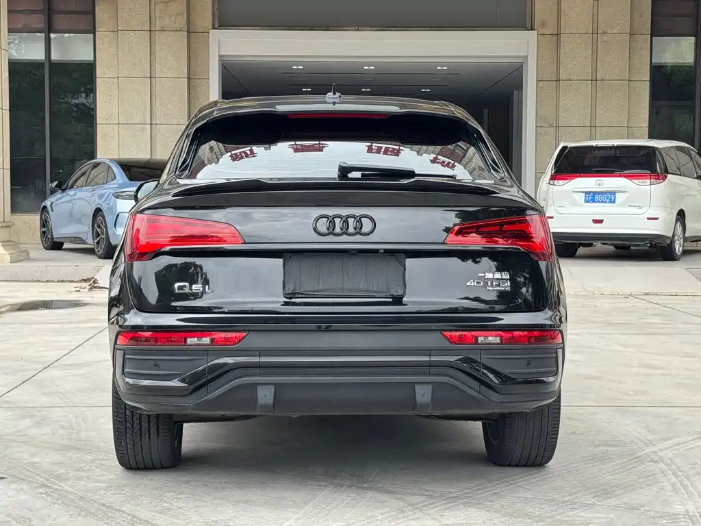 Audi Q5L Sportback 2022 — фото 10
