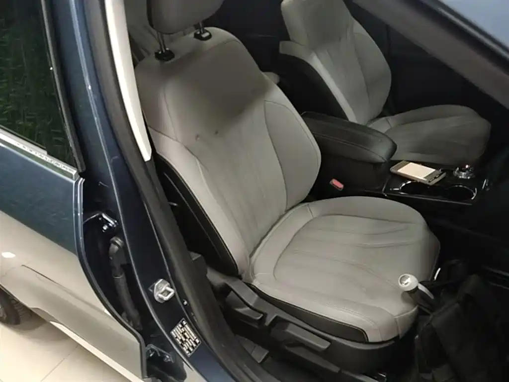 Ford Escape 2020 — фото 25