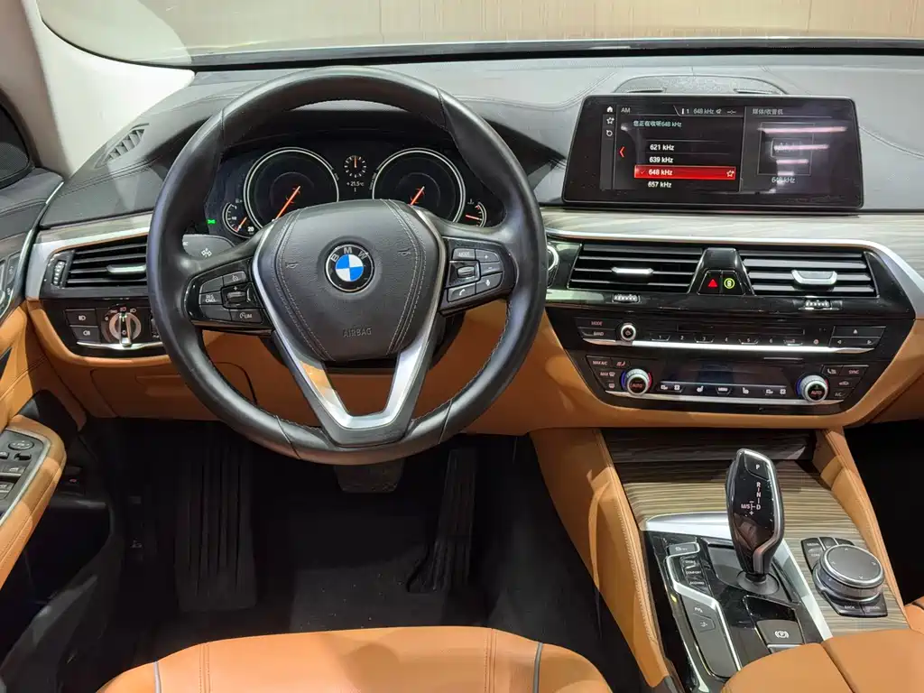 BMW 6 Series GT 2018 — фото 11