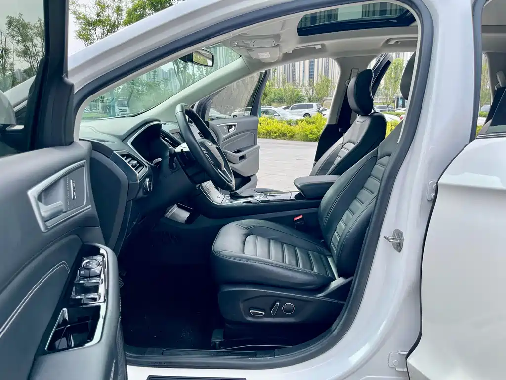 Ford Edge 2018 — фото 10