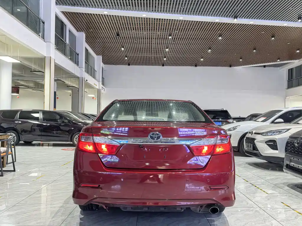 Toyota Camry 2014 — фото 6