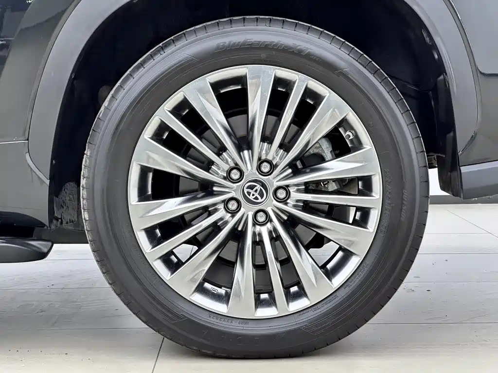 Toyota Highlander 2023 — фото 14
