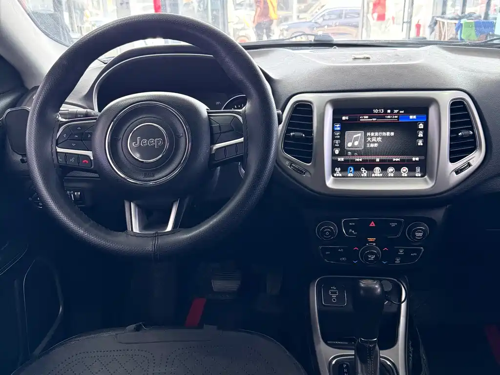 Jeep Compass 2017 — фото 17