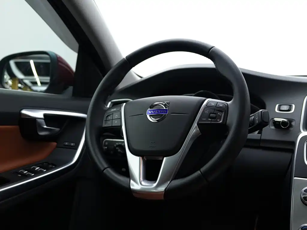 Volvo S60 2016 — фото 13