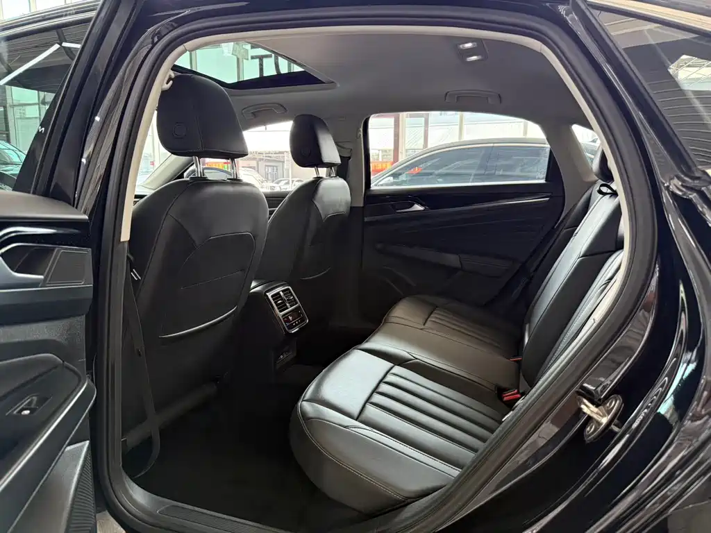 Volkswagen Passat 2023