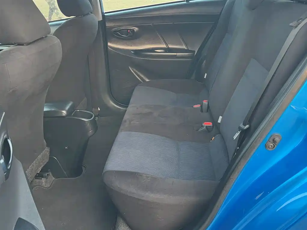 Toyota Yaris L 2018 — фото 13