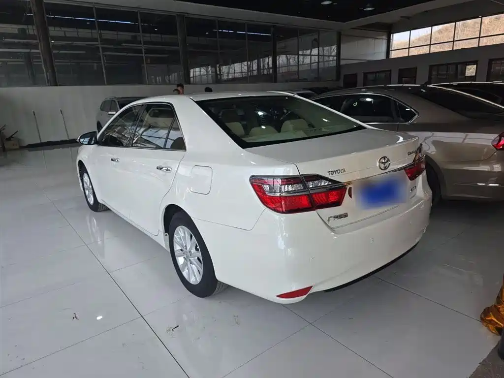 Toyota Camry 2017 — фото 5
