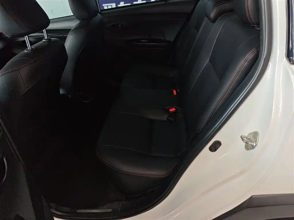 Toyota Yaris L 2020 — фото 13