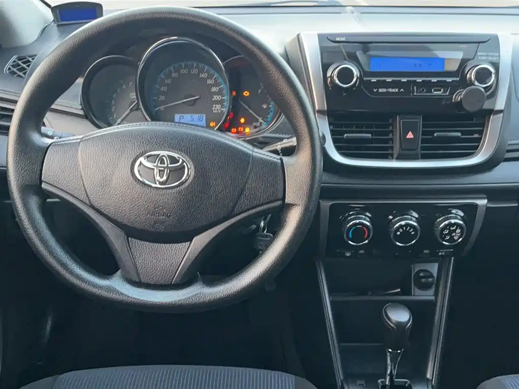 Toyota Yaris L 2018 — фото 6