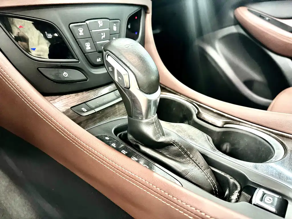 Buick Envision Plus 2017 — фото 10
