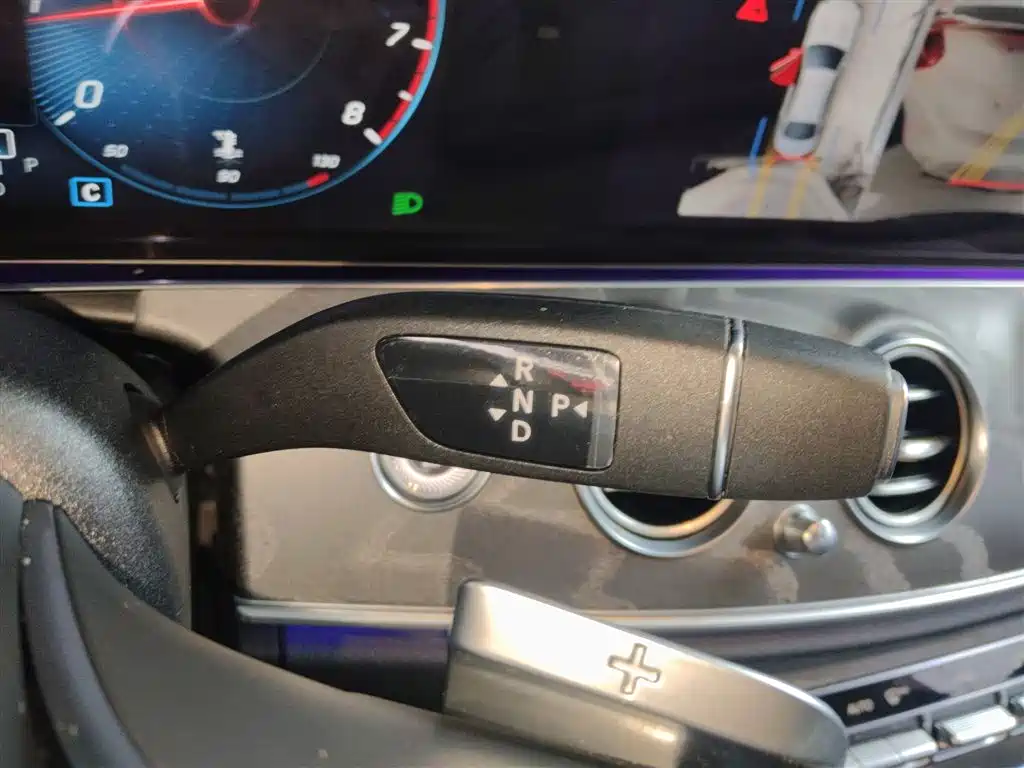 Mercedes-Benz E-Class 2022 — фото 14