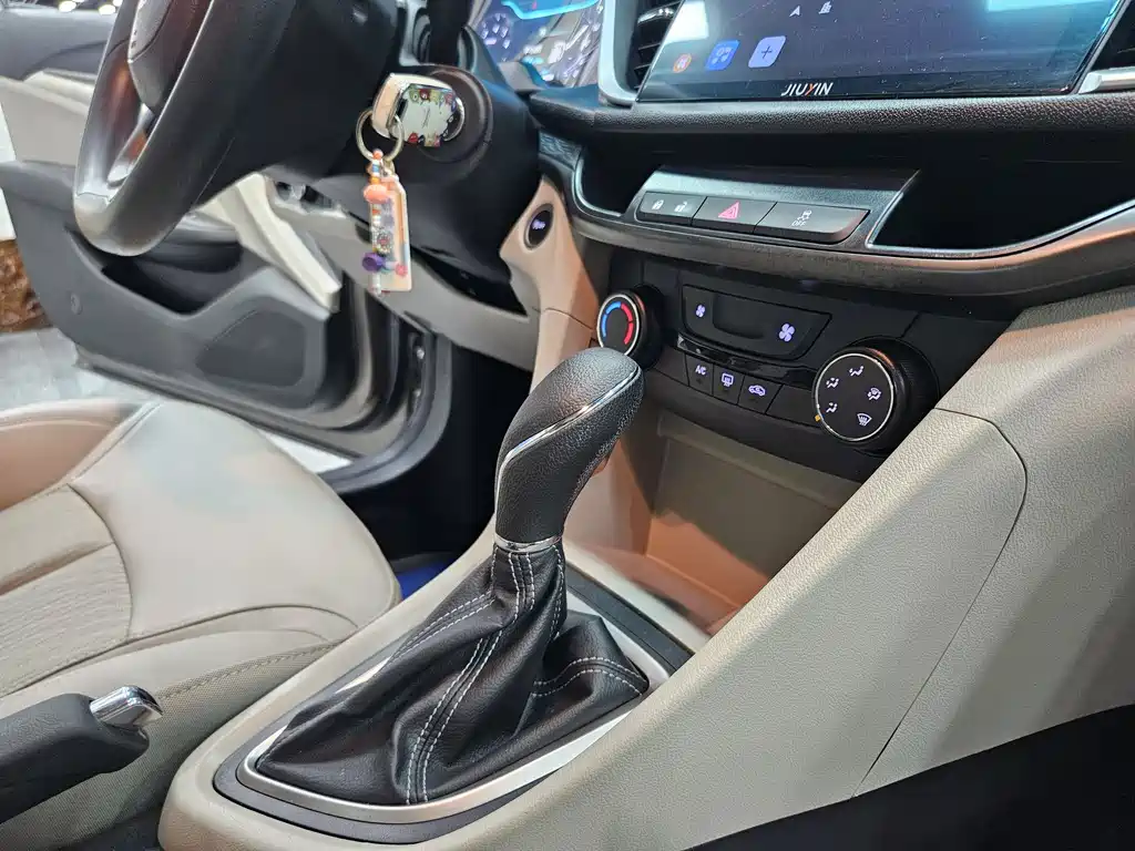 Buick Excelle 2016 — фото 14