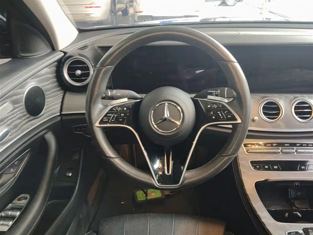 Mercedes-Benz E-Class 2022 — фото 11