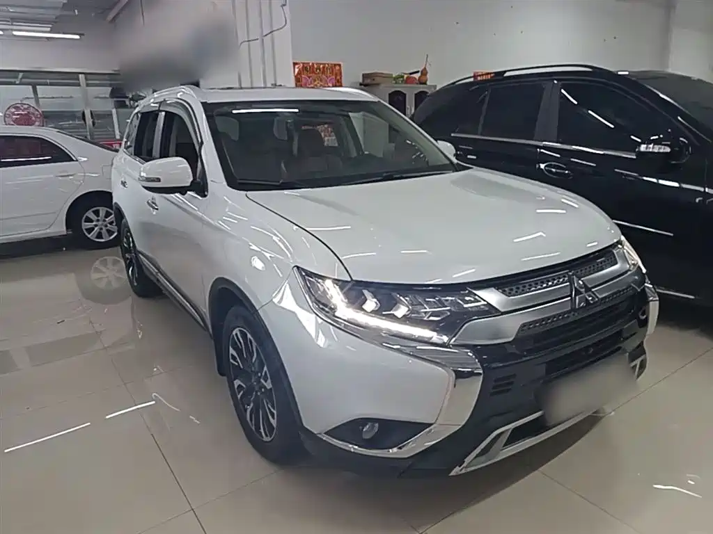 Mitsubishi Outlander 2019 — фото 4