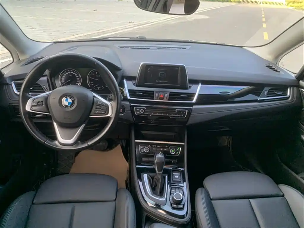 BMW 2 Series Active Tourer 2019 — фото 14