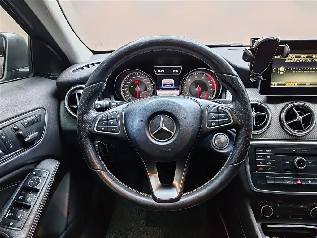 Mercedes-Benz GLA 2017 — фото 11
