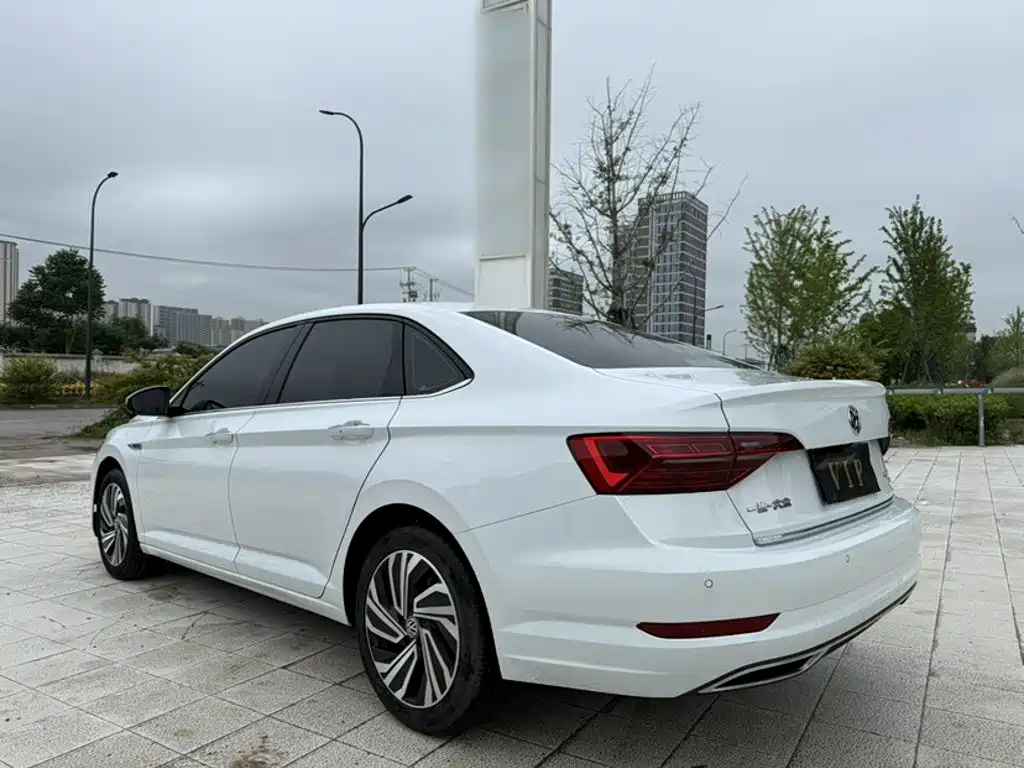 Volkswagen Sagitar 2020