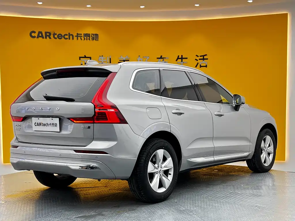 Volvo XC60 2022 — фото 30