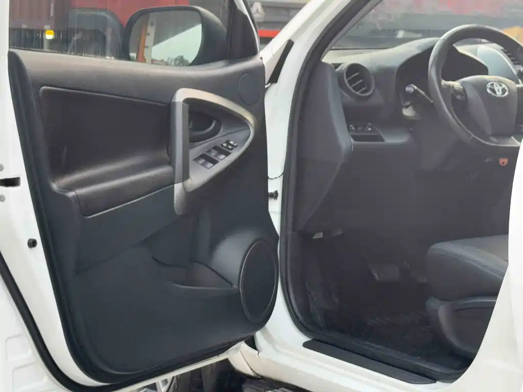 Toyota RAV4 2013 — фото 10