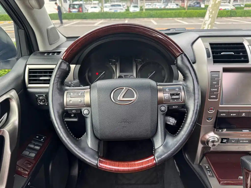Lexus GX 2016 — фото 11