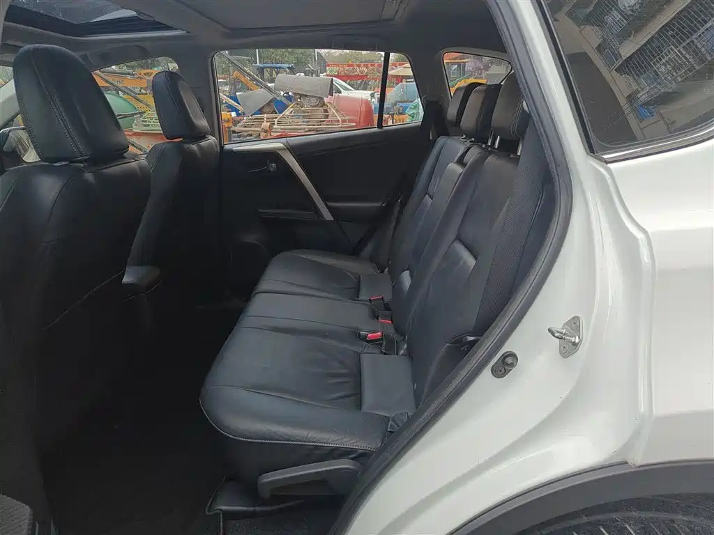 Toyota RAV4 2014 — фото 13