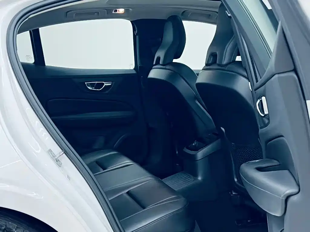 Volvo S60 PHEV 2020 — фото 10