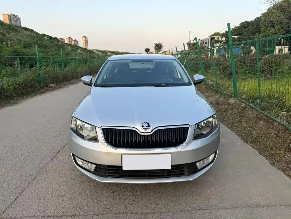 Skoda Octavia 2015 — фото 2